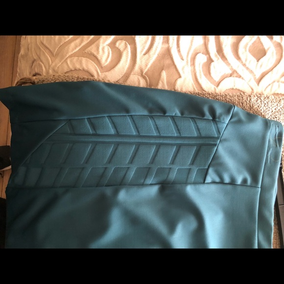 LaPina By David Helwani 18” Short Green Skirt Size M - Picture 6 of 8